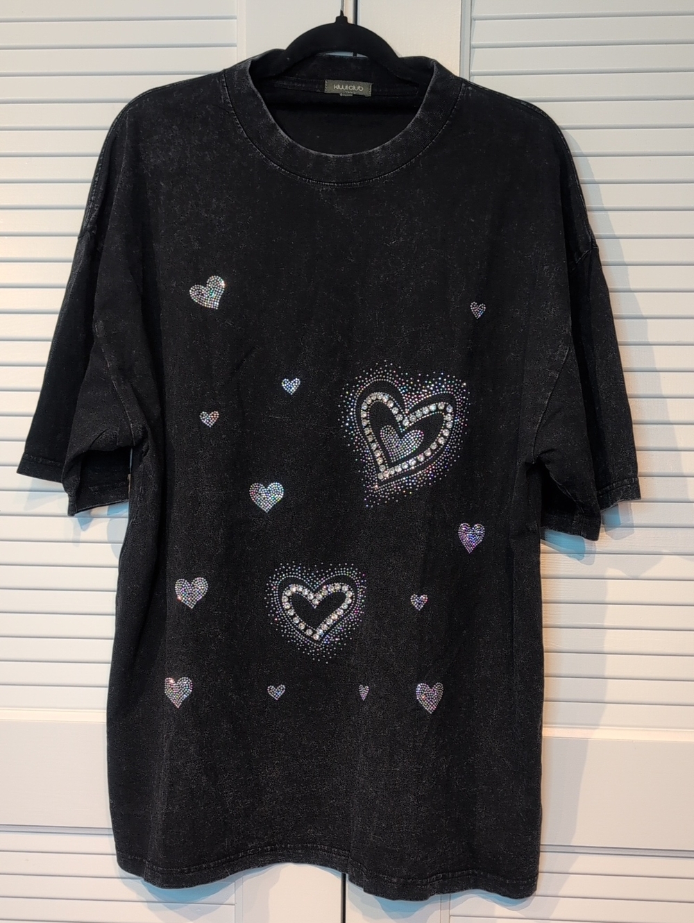 Black Short Sleeve Tee with Iridescent Heart Studs NWOT Size M - Picture 2 of 8
